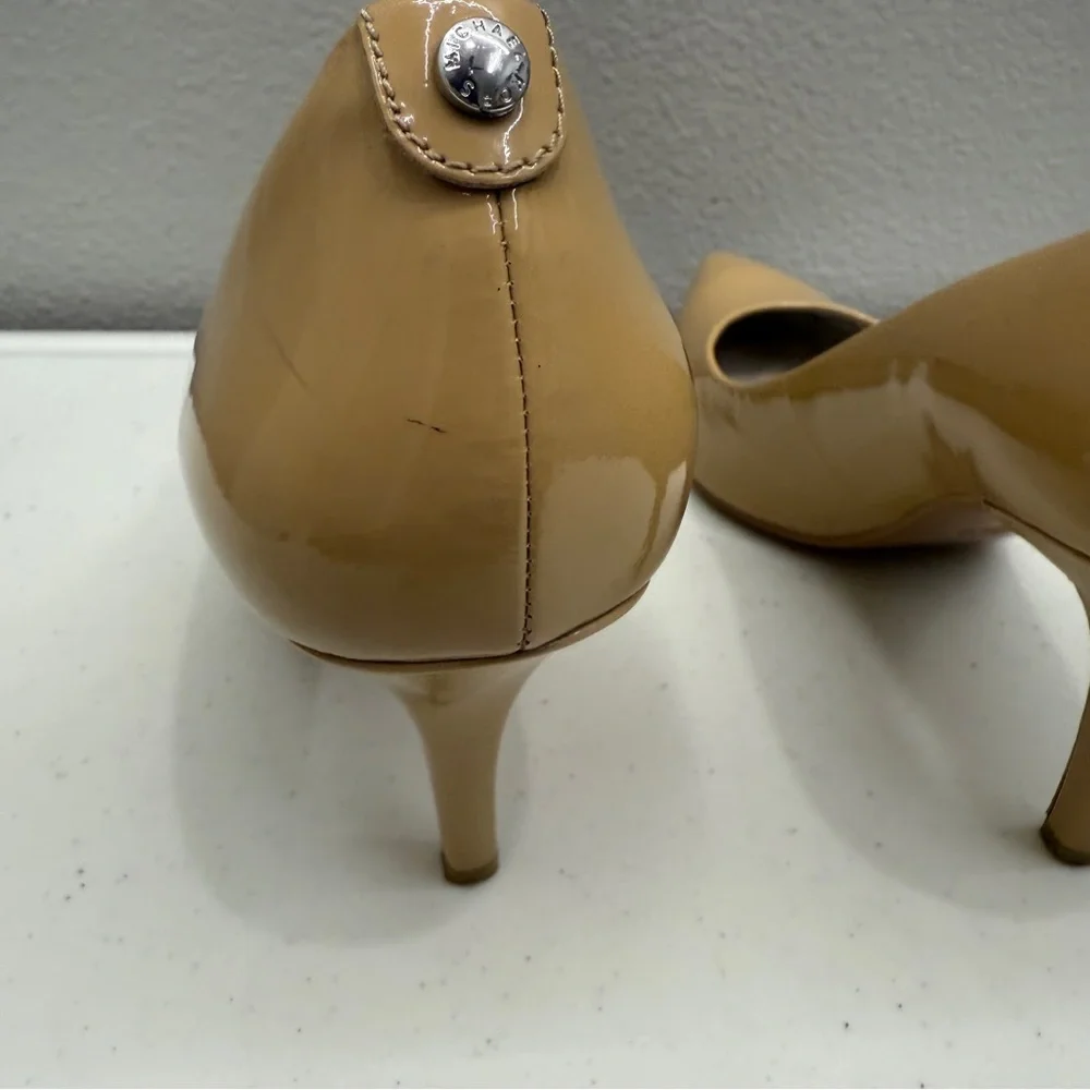 Michael Kors Beige Patent Leather Heels Size 10 Womens Designer Shoes